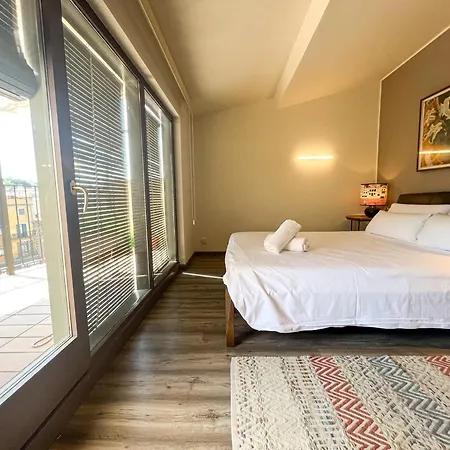 아파트 Sleep & Stay- Luxury Floor With Terrace